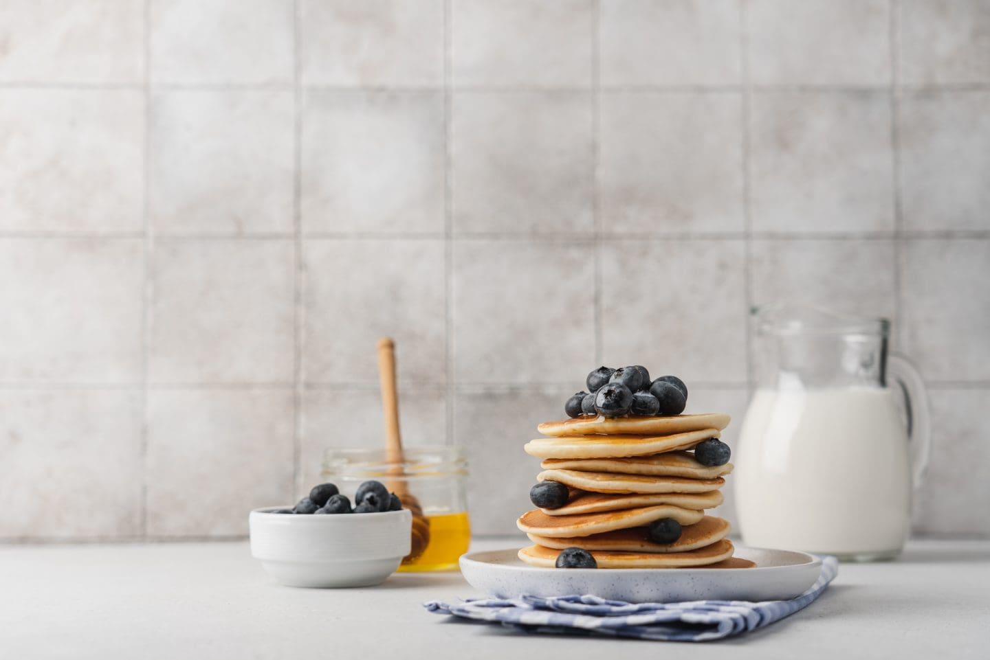 Crêpes américaines au ricotta et citron avec sirop de bleuets